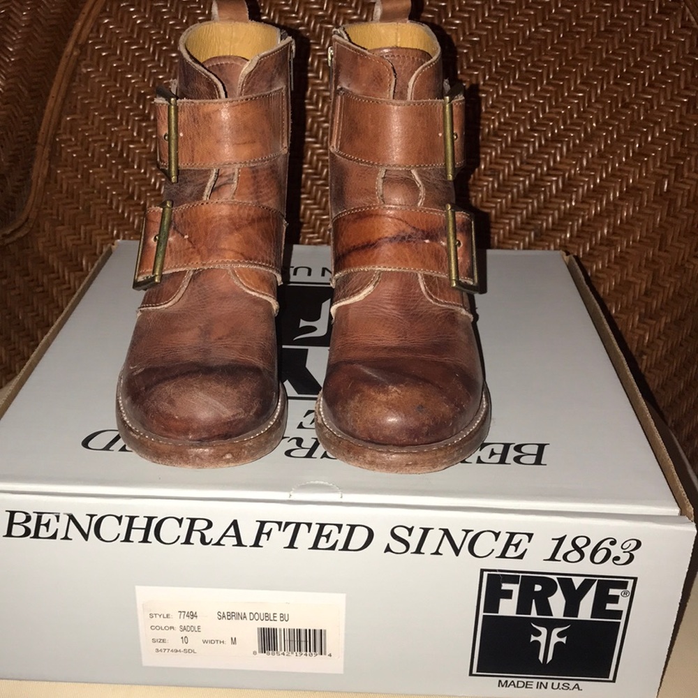 Frye Sabrina Double Buckle in Saddle size 10